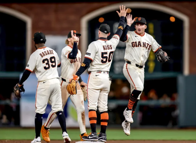 Hill, Giants get 6-1 win over Diamondbacks